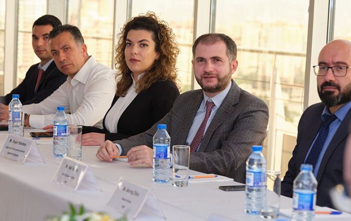 “Bank Respublika”nın sədri Şakir Rəhimov Asiya bankının vitse-prezidenti ilə görüşüb