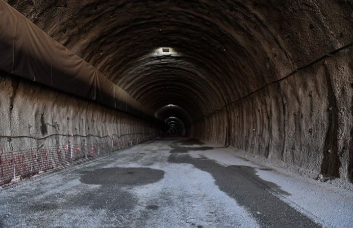 "12 tunel tikilir, maksimum 2,5 ilə Murov dağının altı ilə insanlar gəlib burada yaşayacaqlar"
