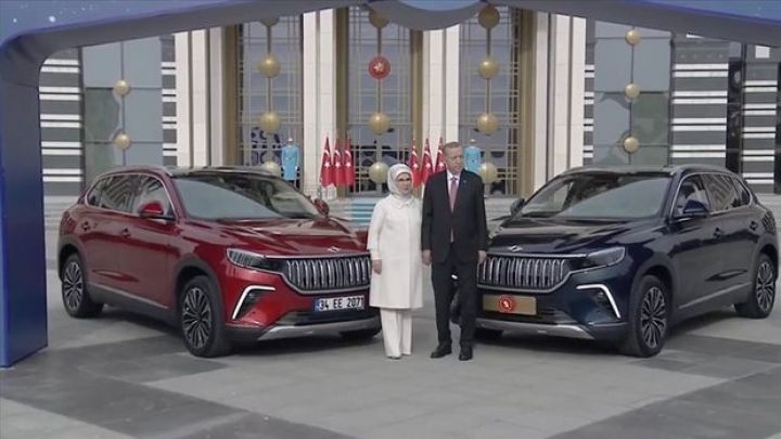 Türkiyədə “Togg” elektromobilinin ilk nümunəsi Ərdoğana təqdim olundu