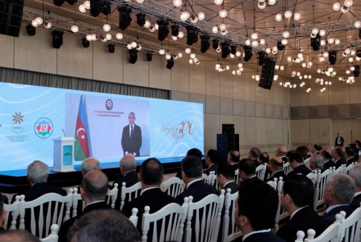 Ulu öndər Heydər Əliyevin 100 illik yubileyinə və “Sahibkarlar Günü”nə həsr olunmuş konfrans keçirilib