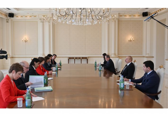 Fransa mövqeyini dəyişdi, Makron Əliyevə salamlar göndərdi -  "Azərbaycanda sülh və inkişafın olmasını istəyirik"