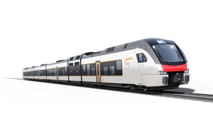 "Dörd qatardan biri artıq Bakıdadır, ikincisi sərhədi keçib” - Rövşən Rüstəmov