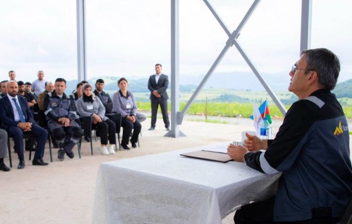 Qızıl şirkətinin sədri kənd sakinləri ilə görüşdü -  Evlər və torpaq sahələri alınacaq