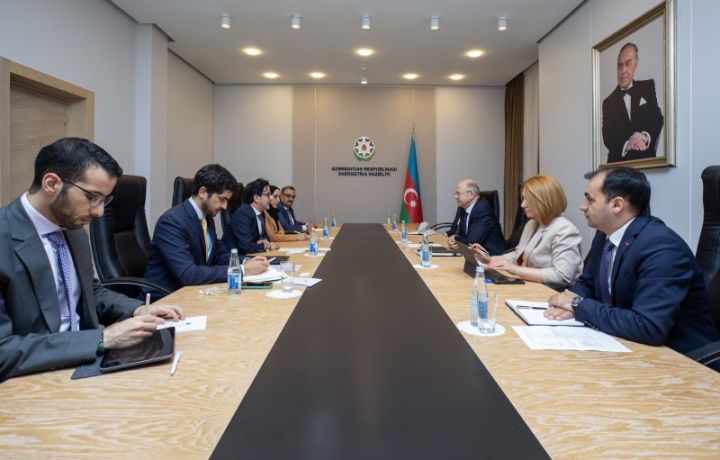 BƏƏ-nin “Masdar” və ADNOC ilə bərpa olunan enerji və karbohidrogen sektorunda əməkdaşlıq müzakirə edilib