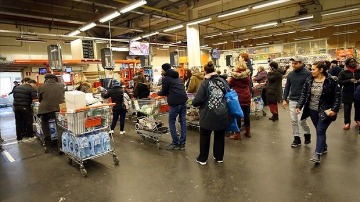 Avro zonasında pərakəndə satışlar azalıb