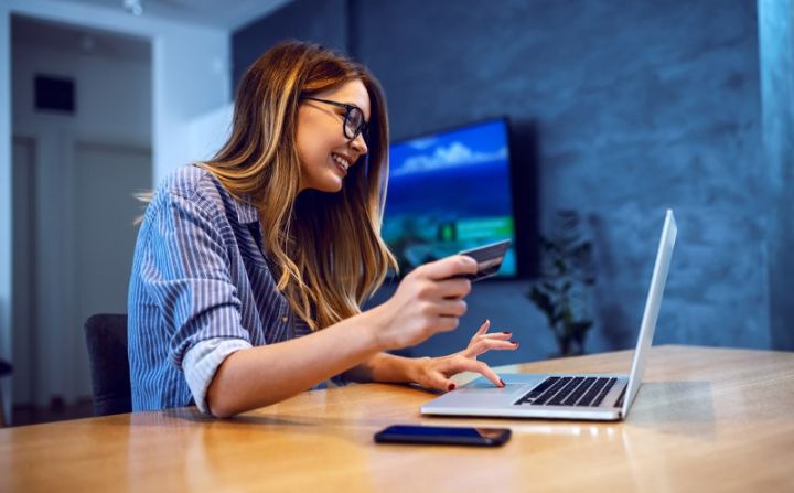 Azərbaycanın onlayn ödəmələr bazarında ən böyük şirkətin gəlirləri və mənfəəti artıb