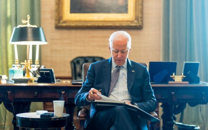 Bayden: Dünya bazarlarında neftin həcmi onun İrandan alışını azaltmağa imkan verir