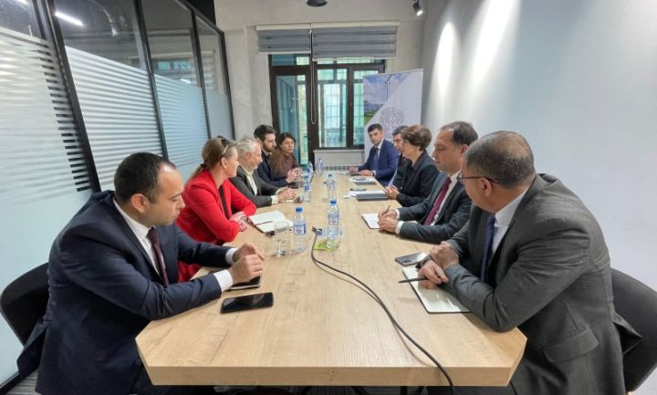 “Azərbaycanda az tullantılı elektrik nəqliyyatına keçid” layihə sənədinin hazırlanması ilə əlaqədar görüş keçirilib