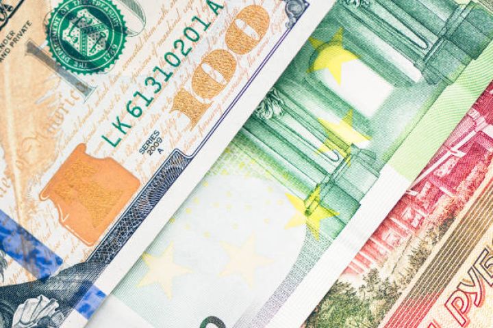 Rəsmi məzənnələr açıqlandı