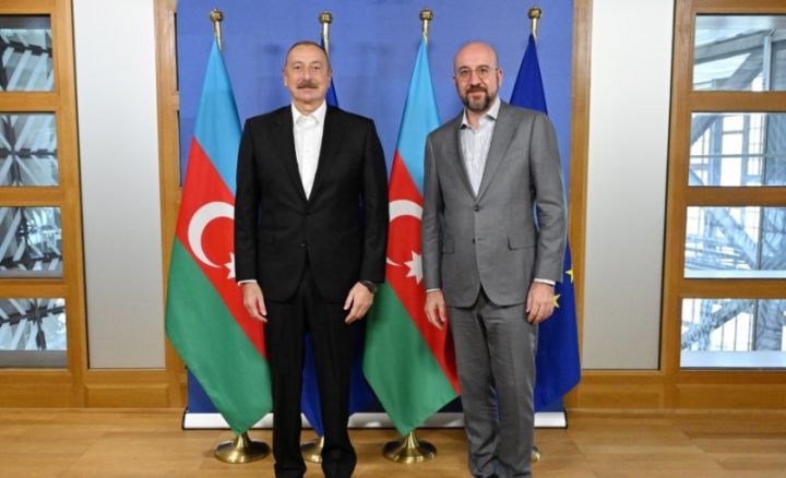 Şarl Mişel İlham Əliyevə zəng edib