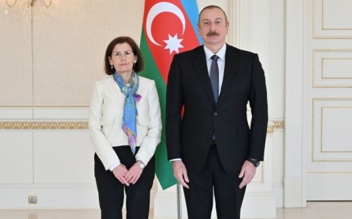 Prezident Fransanın yeni səfiri ilə görüşündə Laçın-Xankəndi yolu məsələsinə toxunub