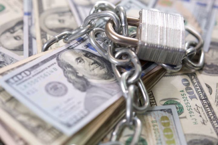 Dolların bazar ertəsi üçün rəsmi məzənnəsi müəyyən edilib