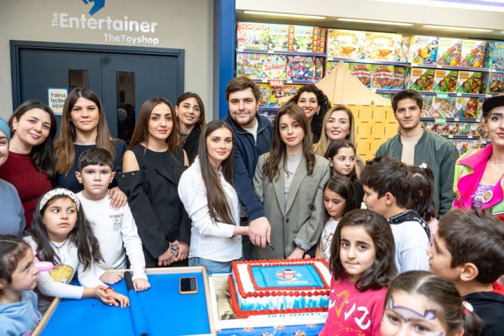 Britaniyanın sevimli oyuncaq mağazası "The Entertainer" Azərbaycanda 10 illiyini möhtəşəm tədbirlə qeyd etdi