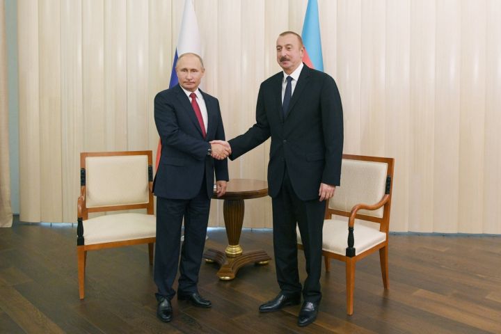 Əliyev Putinə zəng edib
