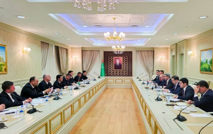 ADY Türkmənistanda Orta Dəhlizin şaxələndirilməsi imkanlarını müzakirə etdi
