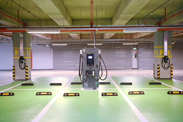 Azərbaycanın iri şirkətinin yeraltı avtomobil dayanacağında elektrik doldurma məntəqəsi istifadəyə verildi