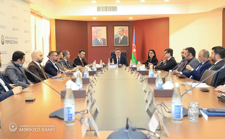 Mərkəzi Bankın baş direktoru bankların nümayəndələri ilə görüşüb