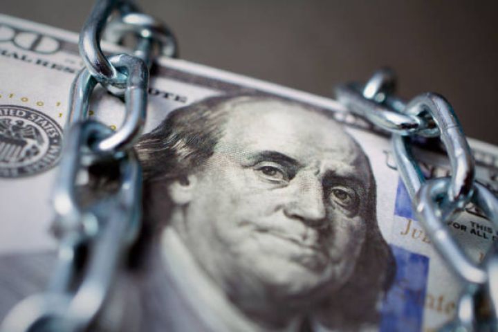 Dolların bazar ertəsi üçün rəsmi məzənnəsi müəyyən olunub