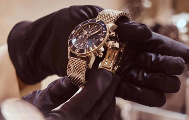 Bakıda "VMF"dən saat oğurlayan Çin vətəndaşlarına hökm oxunub