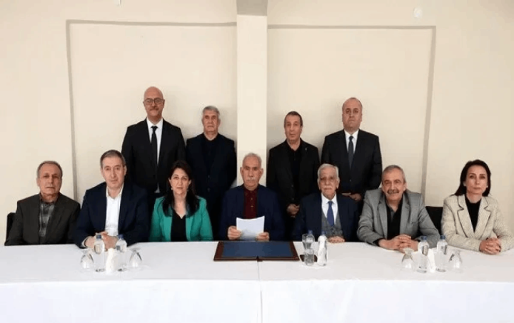 Abdullah Öcalan PKK-ya “silahı buraxın” çağırışı etdi