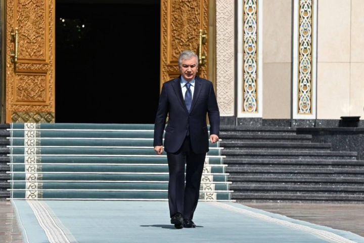 Şavkat Mirziyoyev Azərbaycana səfərə yola düşüb