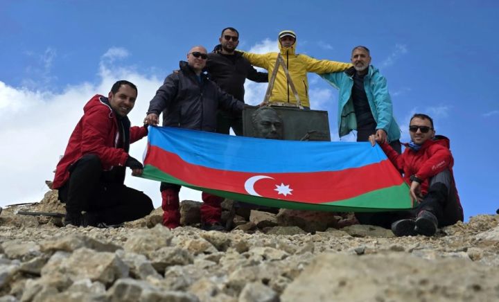 Heydər Əliyev Zirvəsinə yürüş təşkil edilib - VİDEO