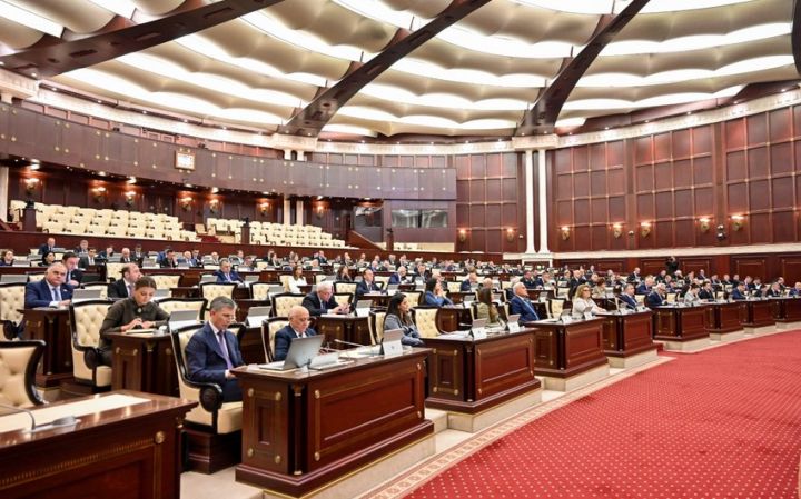 Milli Məclis 41,7 milyard manatlıq büdcəni müzakirə edir - Müzakirələrdə Baş nazir və hökumət üzvləri iştirak edir