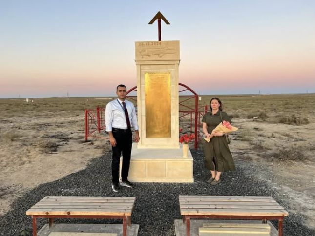 ABŞ səfirliyinin müşaviri AZAL təyyarəsinin qəzaya uğradığı yeri ziyarət edib