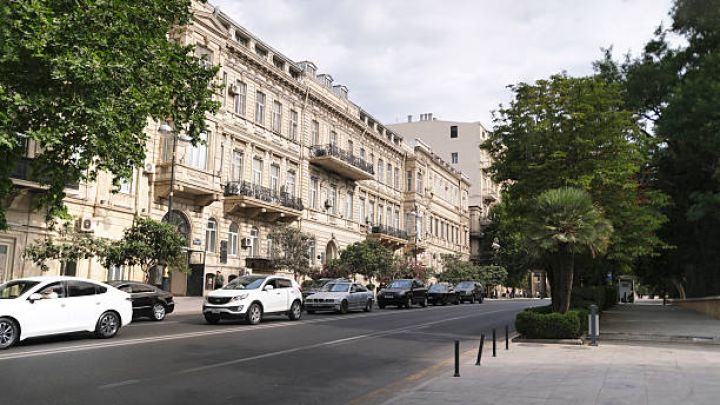 "Ödənişli hərəkət zonalarında məqsəd şəxsi avtomobillərin şəhər mərkəzinə həddindən artıq daxil olmasının qarşısını almaqdır"