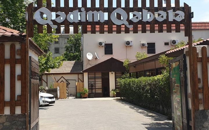 "Qədim Qəbələ"nin sahibi menyunun tələblərə uyğun tərtib olunmamasına görə cərimələnib