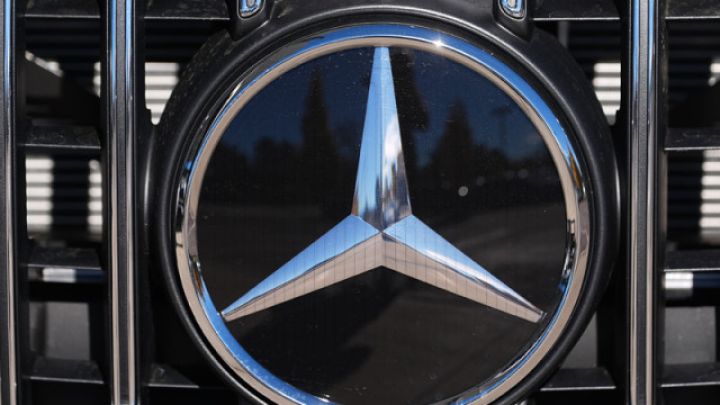 Mercedes yenə BMW-dən geri qaldı