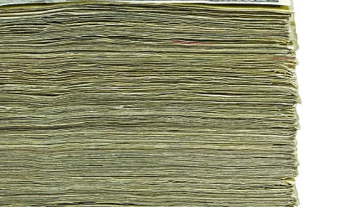 Ötən il daha bir bankın kredit portfeli 1 milyard manatı aşıb