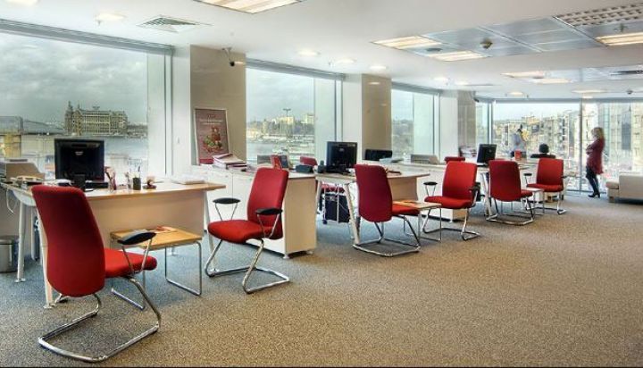 Banklar 5 ayda 828 nəfəri işdən çıxardıb