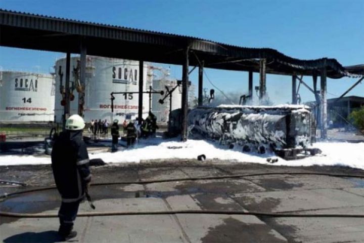 Ukraynada SOCAR-ın neft məhsullarının saxlanıldığı baza yanır- YENİLƏNİB