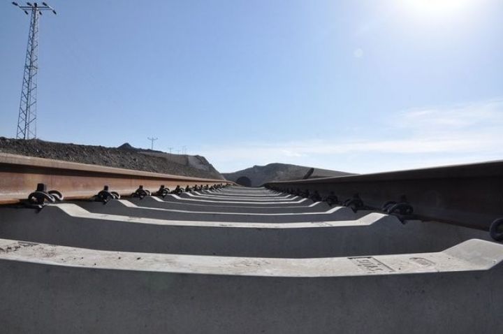 İlk qatarlar Bakıdan yola çıxdı