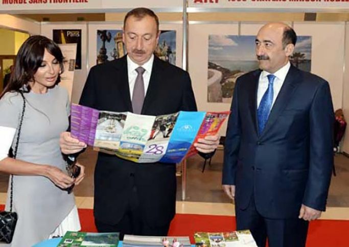 İlham Əliyev turizm və səyahətlər sərgisilə tanış olub