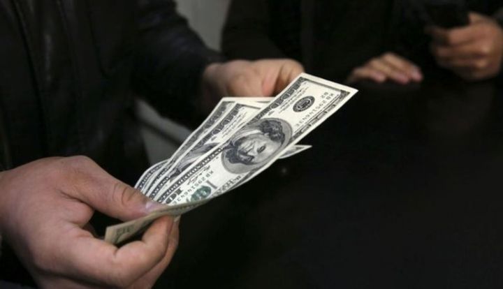 Dolların bazar ertəsinə olan rəsmi məzənnəsi açıqlandı