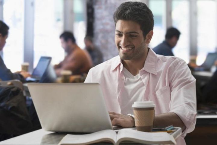 Banka iqtisadçı tələb olunur