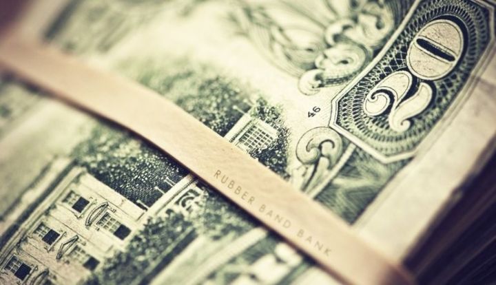 Dolların sabaha olan rəsmi məzənnəsi açıqlandı