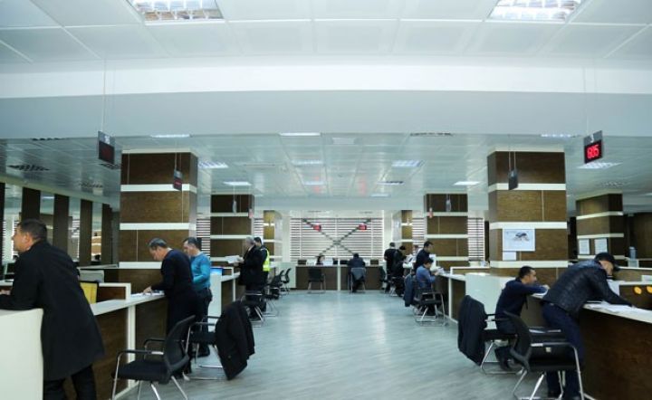 "Kişi ürəyini tutub yıxıldı ki, baş qarışsın, həyat yoldaşı yoxlamadan keçsin" - GÖMRÜKDƏN REPORTAJ