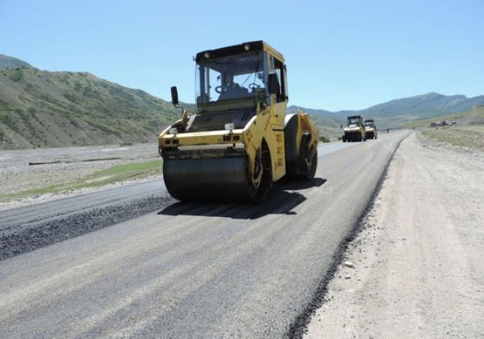 Turizm əhəmiyyətli avtomobil yolunun tikintisi yekunlaşır