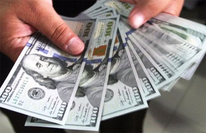 Banklarda Dollar və Avronun qiymətləri