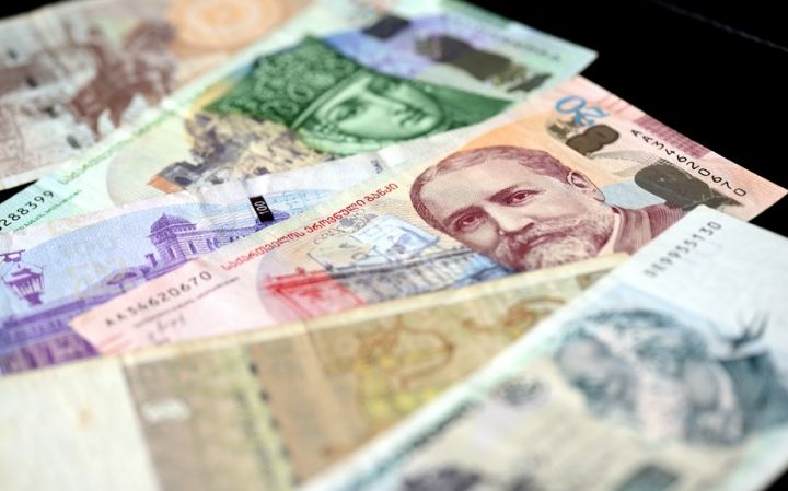 Nazir Larinin ucuzlaşmasının səbəbini izah edib