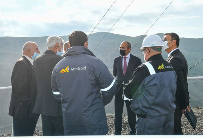 Mikayıl Cabbarov dəmir filizi və qızıl yataqları ilə tanış olub