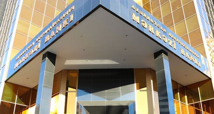 "Kredit aktivliyi nisbətən yüksəlib, banklarda iri həcmli likvidlik profisiti qalır"