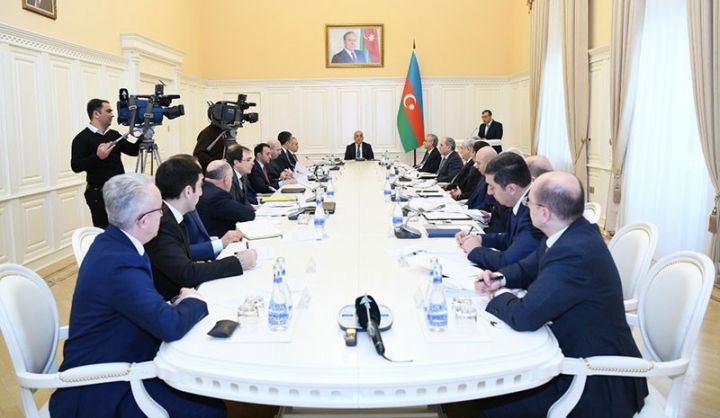 Qeyri-rəsmi məşğulluğun leqallaşdırılması üçün HÖKUMƏTDƏ MÜŞAVİRƏ