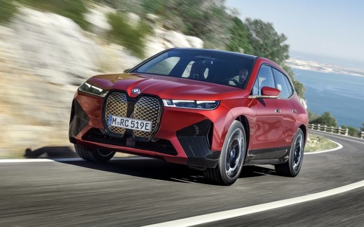 BMW yarım milyona yaxın avtomobili geri çağırır