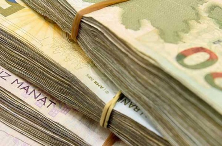 Dövlət büdcəsində 700 milyon manatdan çox artıqlıq yaranıb