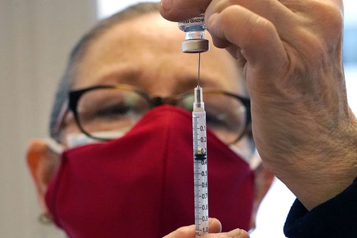 İşçilərinin 80 faizinin vaksinasiya olunması tələb edilən iş yerləri müəyyənləşib - SİYAHI