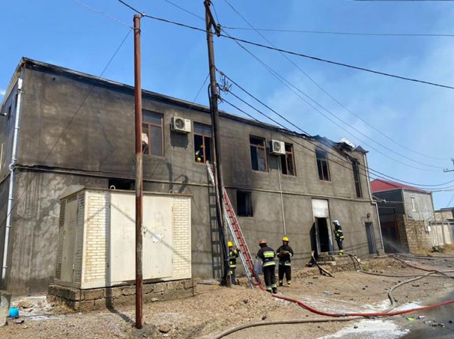 Bakıda nəm salfetkaların istehsalı sexində baş vermiş yanğın söndürülüb